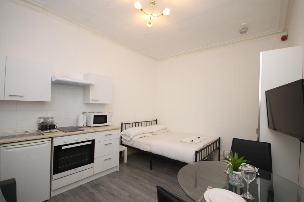 Barton Beachside Apartments - Free Parking, Modern Chic, Central Beach Location, Some Sea Views - Families Couples Or Over 23 Years Blackpool Exterior photo